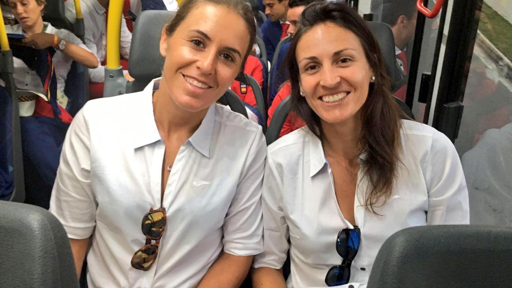 Anabel Medina en el autobús camino de la ceremonia.