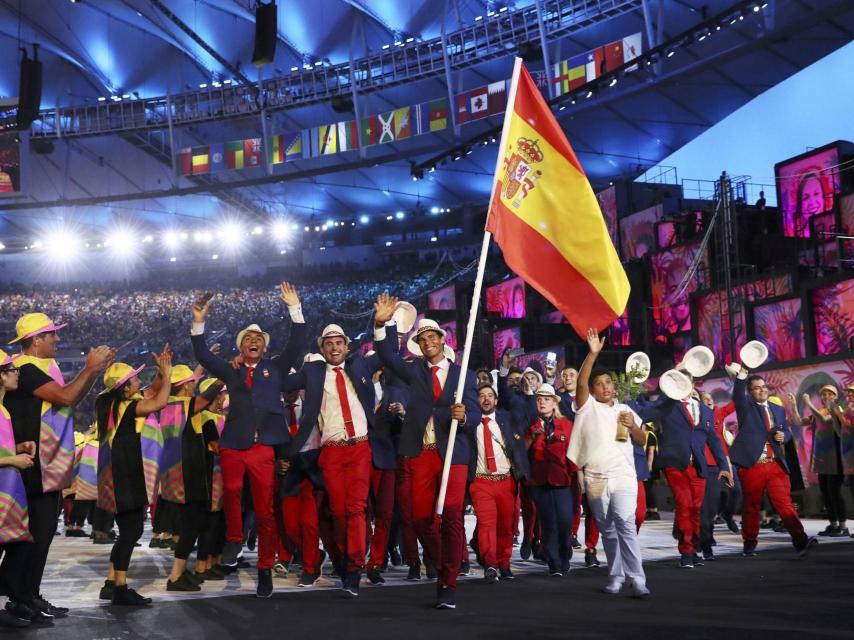 La delegación española, con Rafa Nadal a la cabeza, desfila en Maracaná.