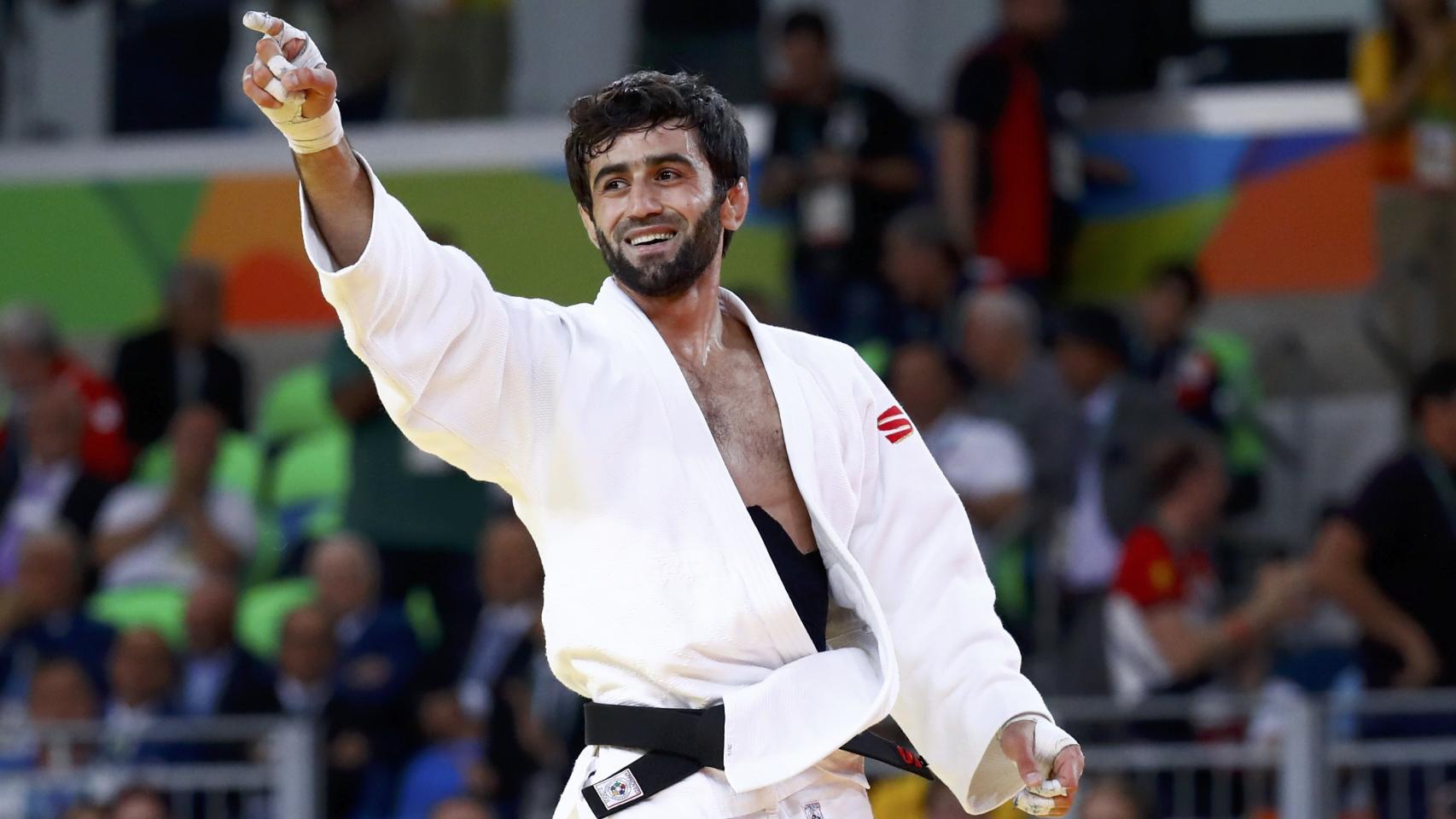 Beslan Mudranov tras ganar el oro.