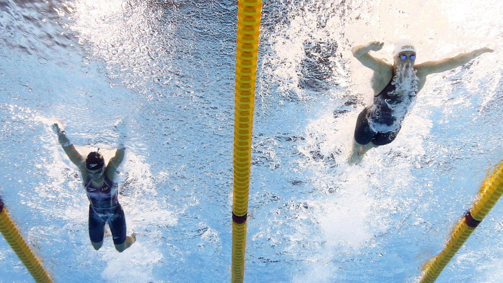 Belmonte y Hosszu durante la final de 400 metros estilos.