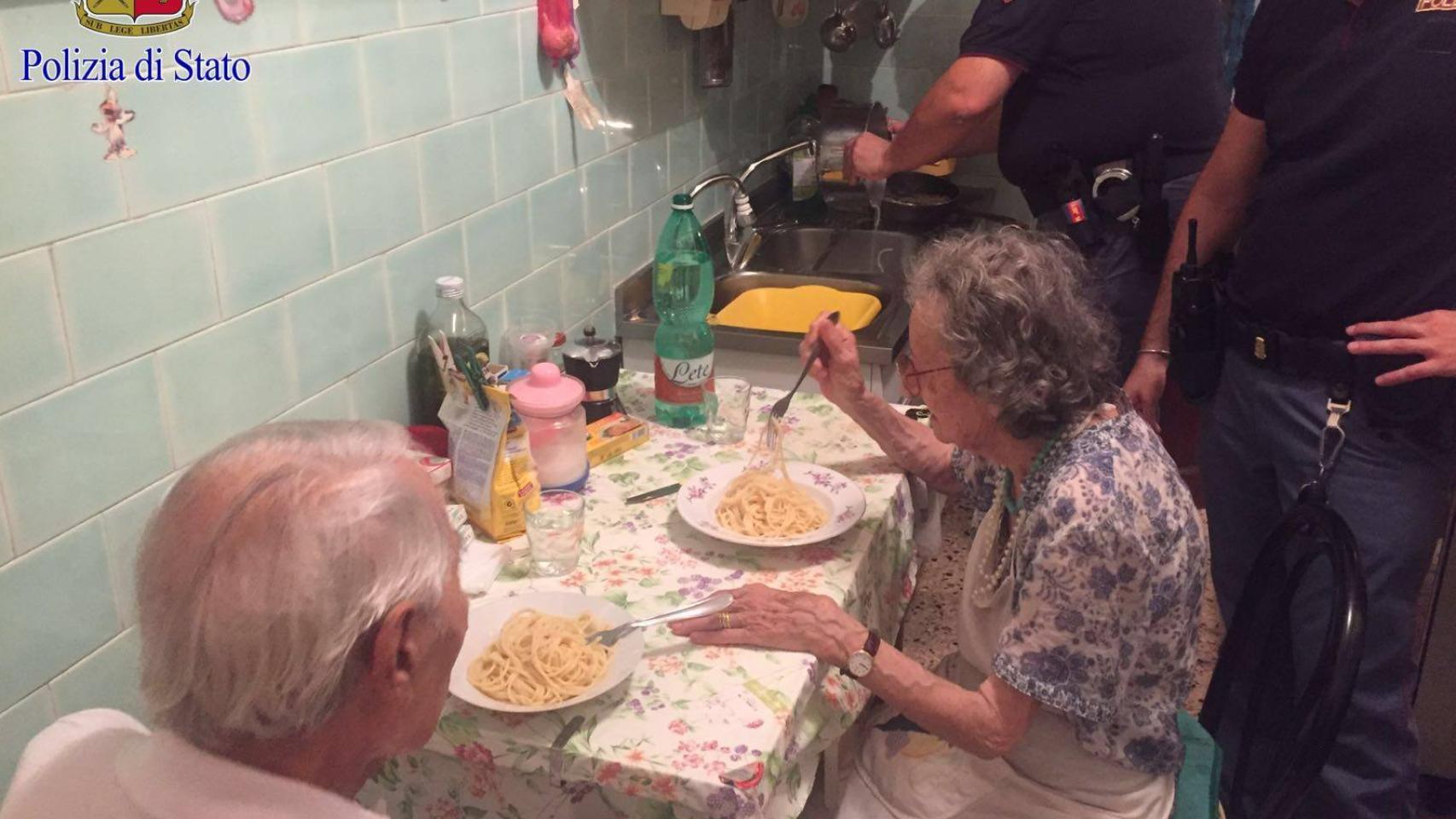 Michelle y Jole durante la intervención de la Policía de Roma.