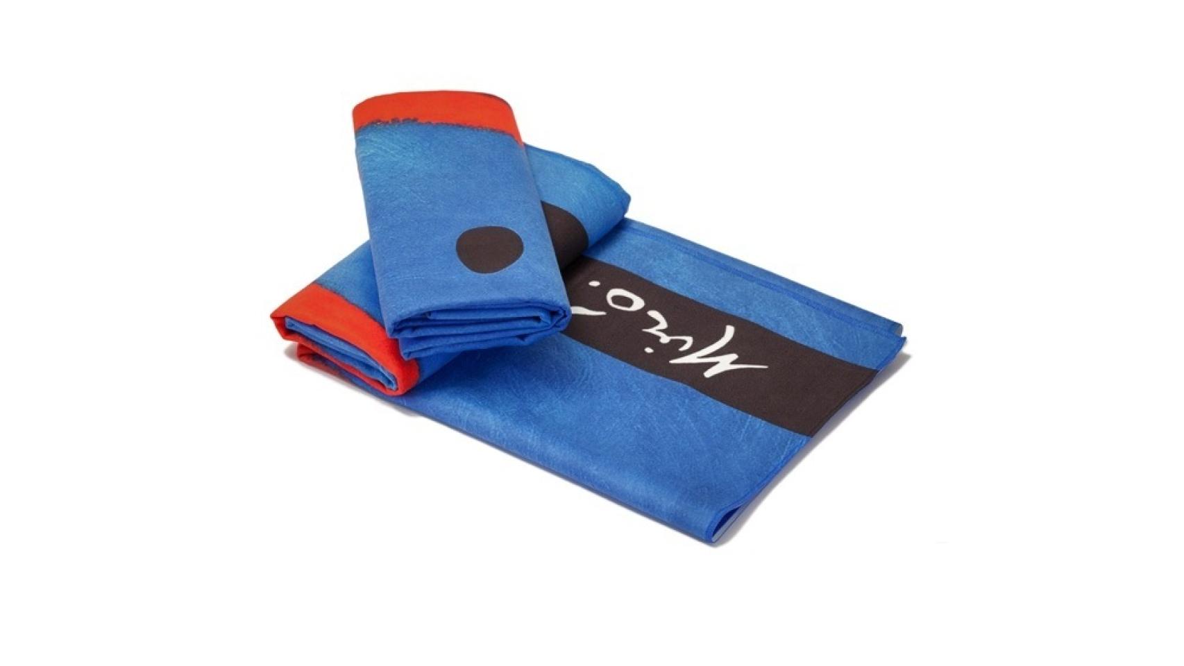 Toalla con la obra Bleu II, obra de 1961.