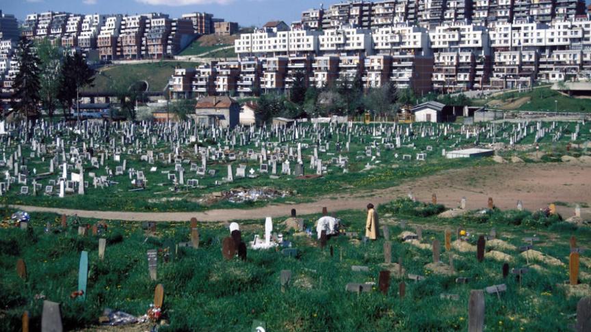 Imagen de archivo de un cementerio improvisado para enterrar a las víctimas de la guerra de Sarajevo, cerca del estadio de las Olimpiadas de 1984.