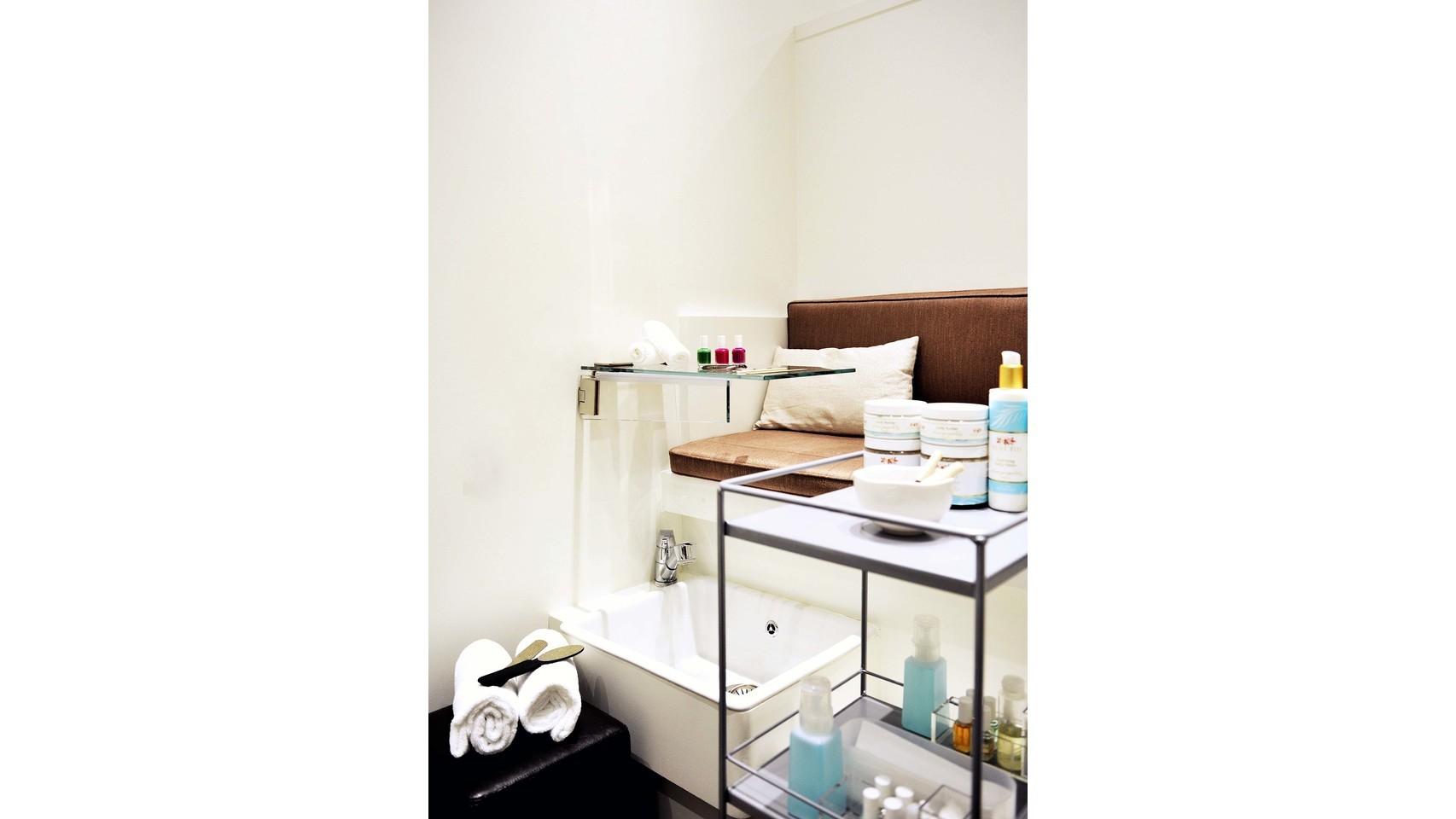 Escape: centro de manicura y pedicura.