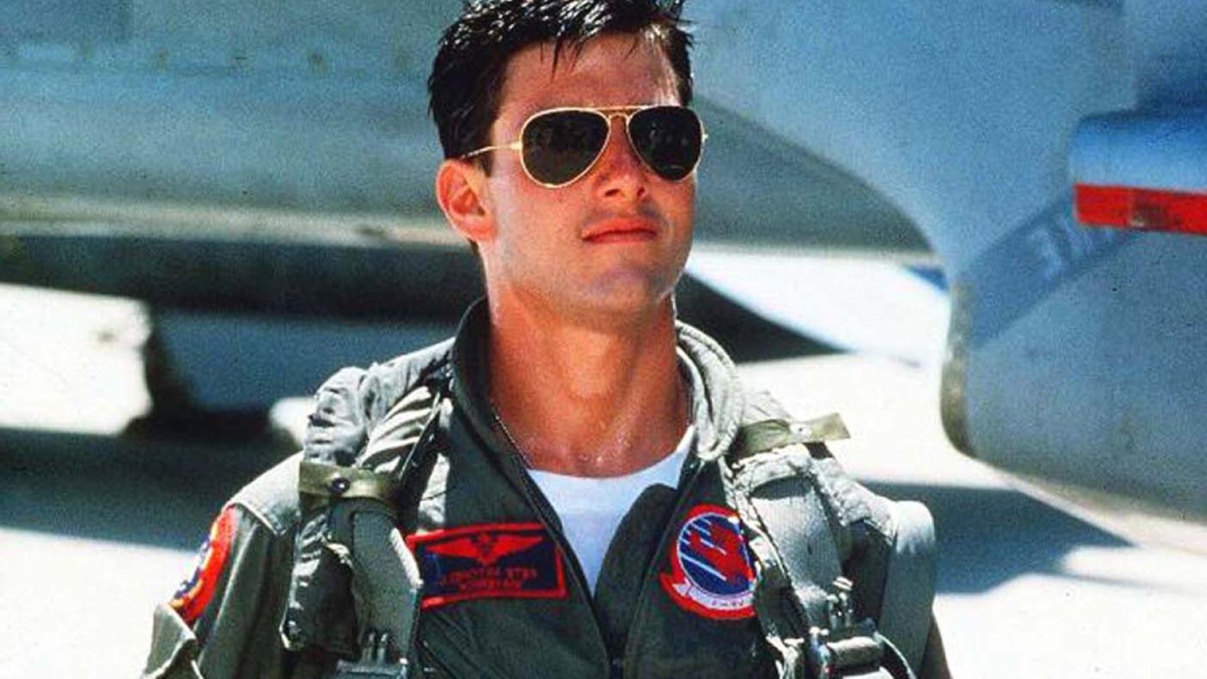 Tom Cruise en la Película luciendo las gafas Ray Ban.