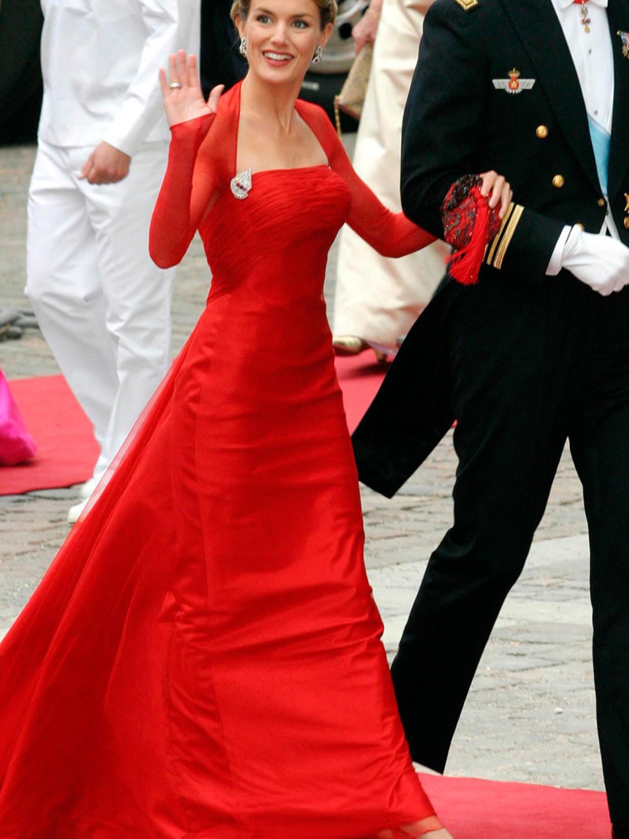 El Vestido, con mayúsculas, de doña Letizia: un Caprile con el que deslumbró.