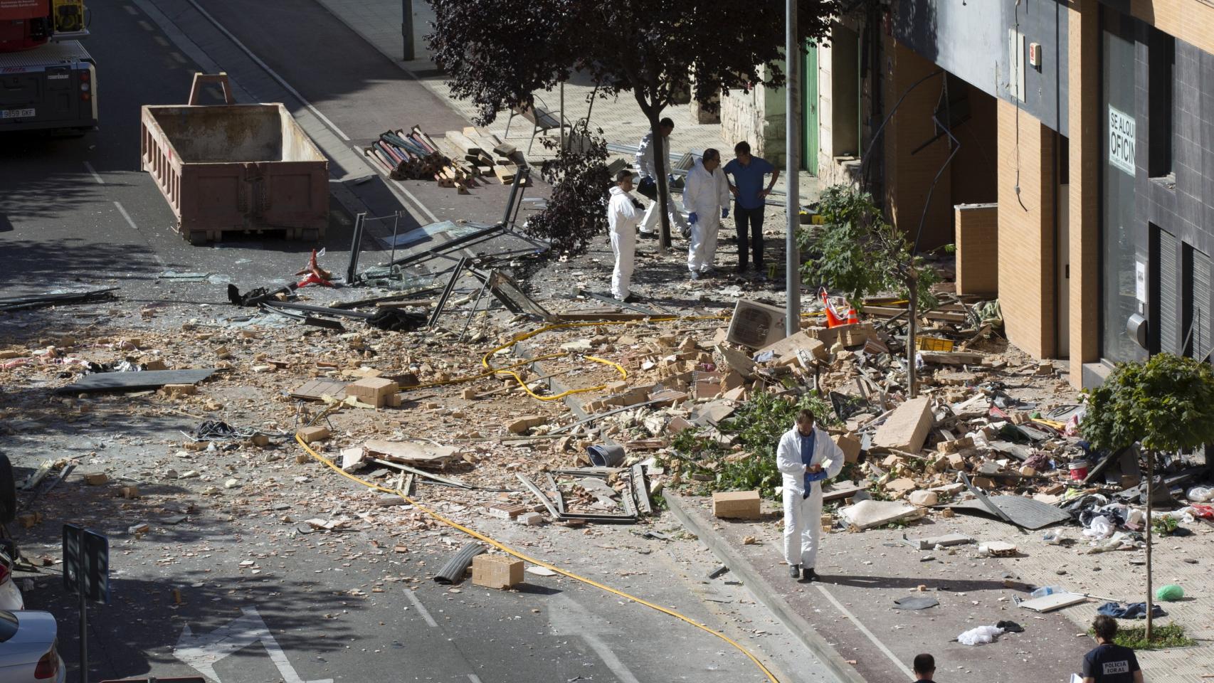 Imagen de la calle donde se ha producido la explosión. / Villar López/ Efe.