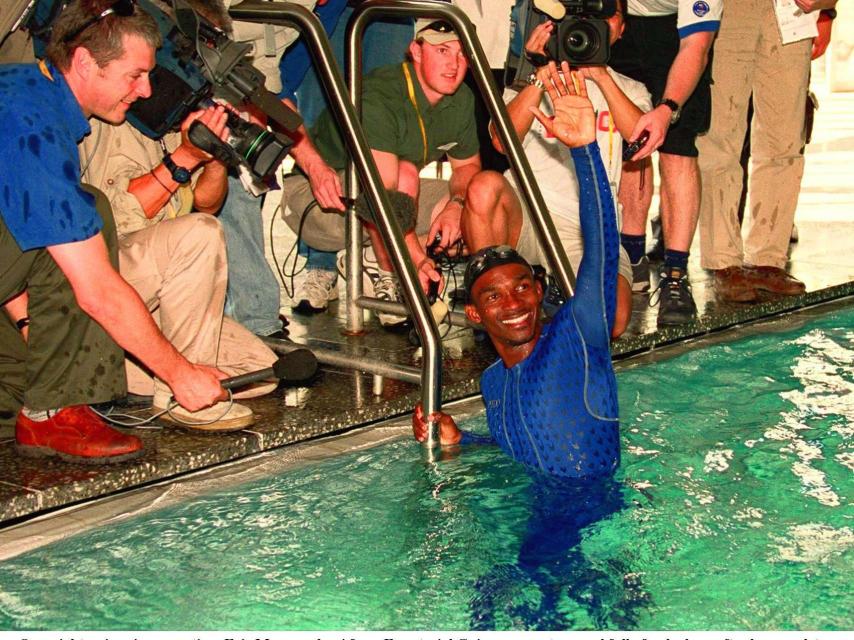 Moussambani, tras un entrenamiento en Sídney, en septiembre de 2000.