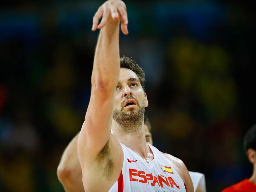 Pau Gasol tras lanzar un tiro libre ante Brasil.