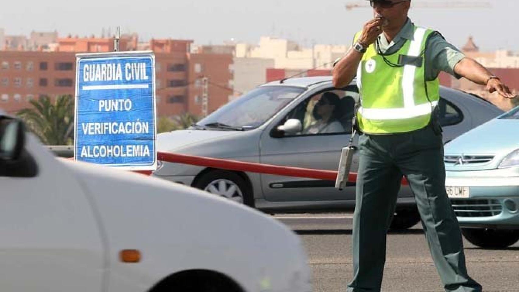 Un control de alcoholemia de la Guardia Civil.