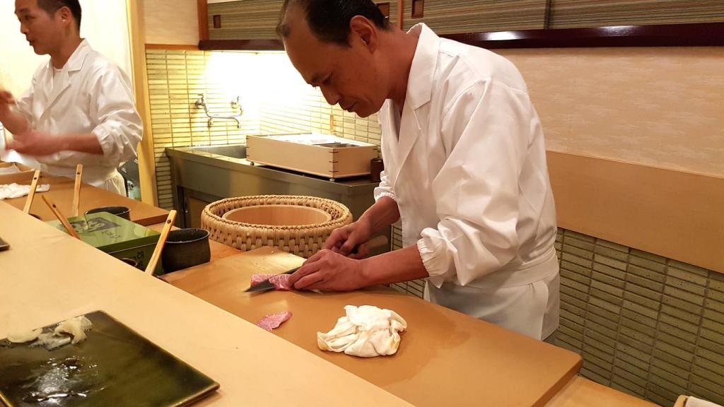 jiro_sushi_Sukiyabashi_01