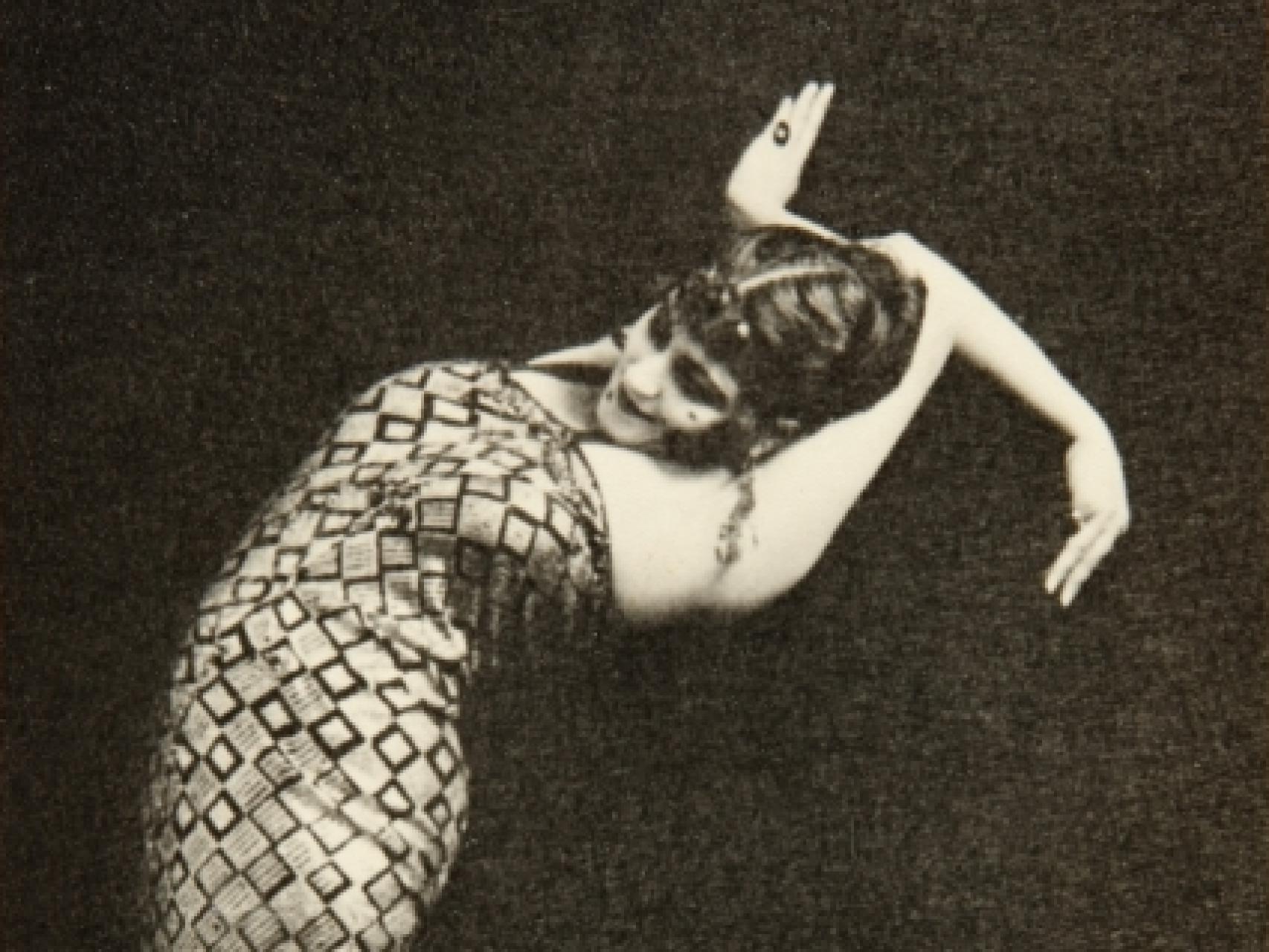 Tórtola, en plena danza de la serpiente.