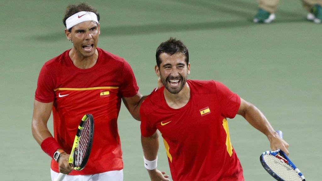 Nadal y López celebran su victoria.