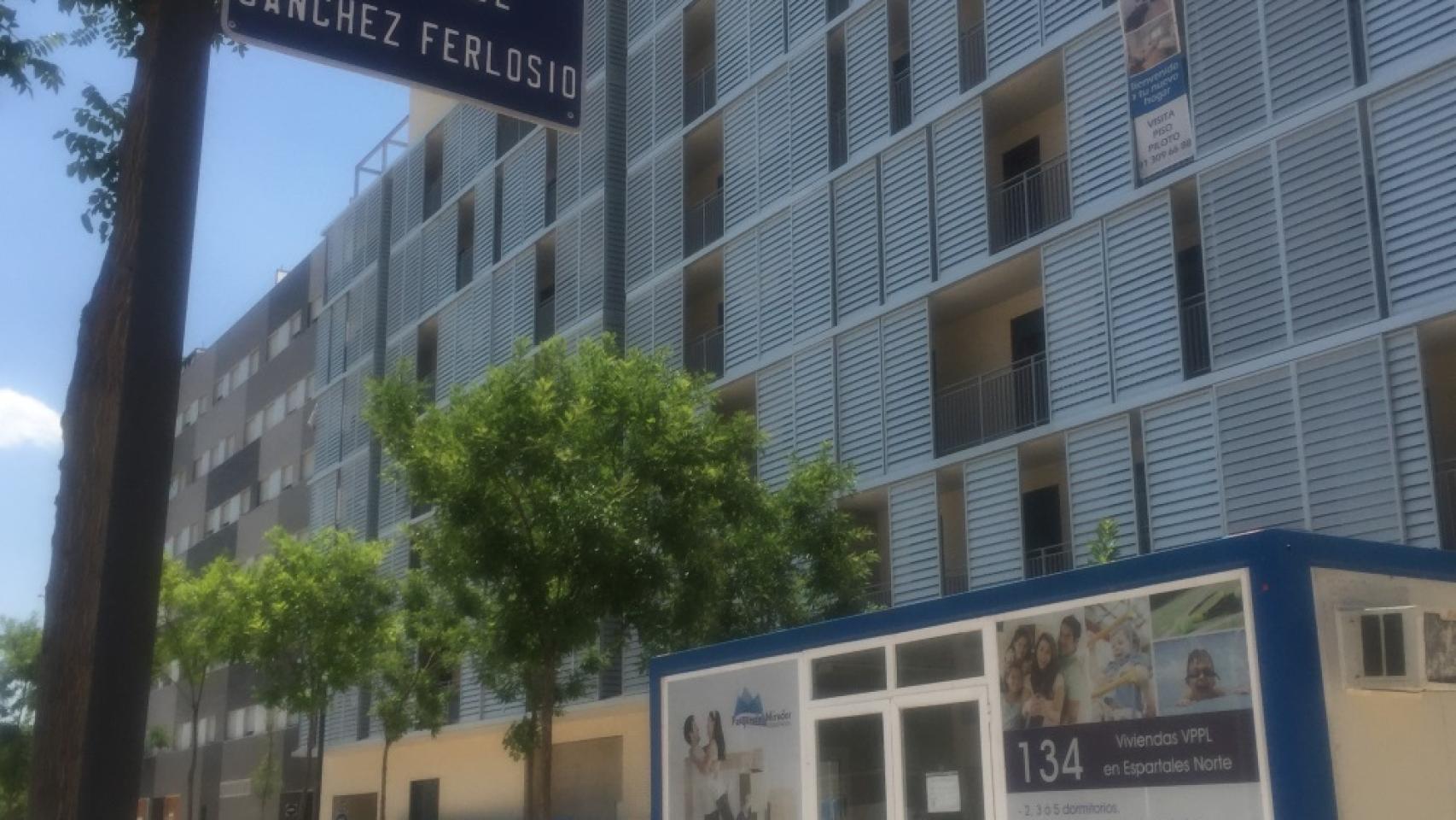 Calle en Alcalá de Henares dedicada al autor de El Jarama.