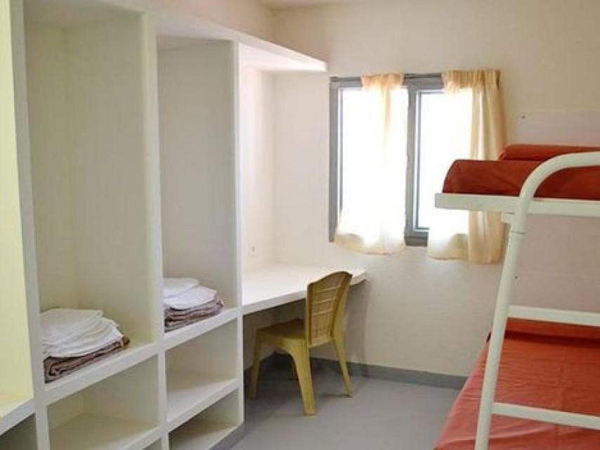 Prenda y Boza conviven en una celda con literas, escritorios y una televisión que han comprado en el economato.