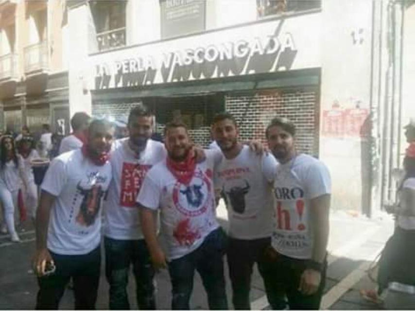 De izquierda a derecha: Ángel Boza Florido, Jesús Escudero Domínguez, José Ángel Prenda Martínez, el militar Alfonso Jesús Cabezuelo Entrena y el guardia civil Antonio Manuel Escudero Domínguez.