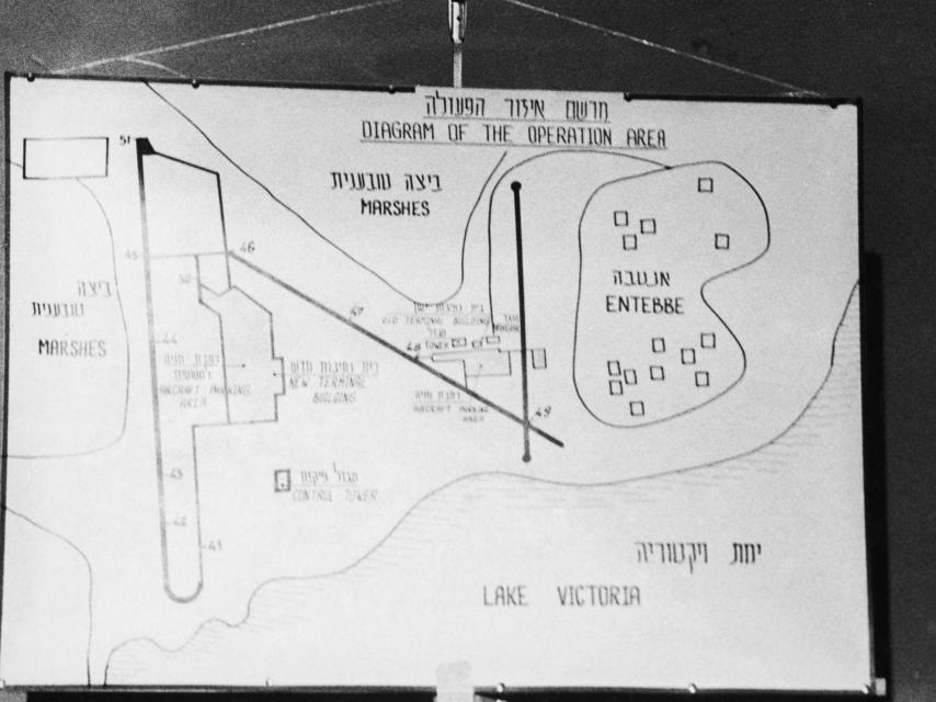 Boceto de la operación de rescate en Entebbe el 3 de julio de 1976.