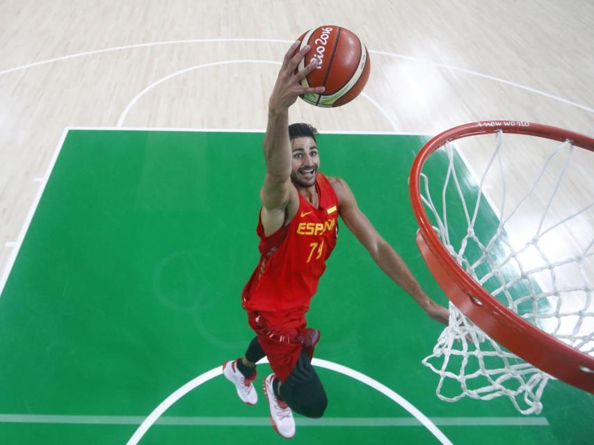 Ricky Rubio logra una bandeja en el Nigeria-España.