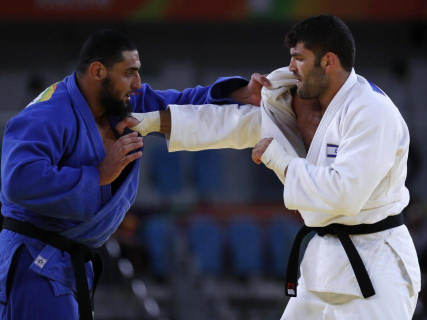 Islam ElShehaby (i) y Or Sasson (d) en su combate.