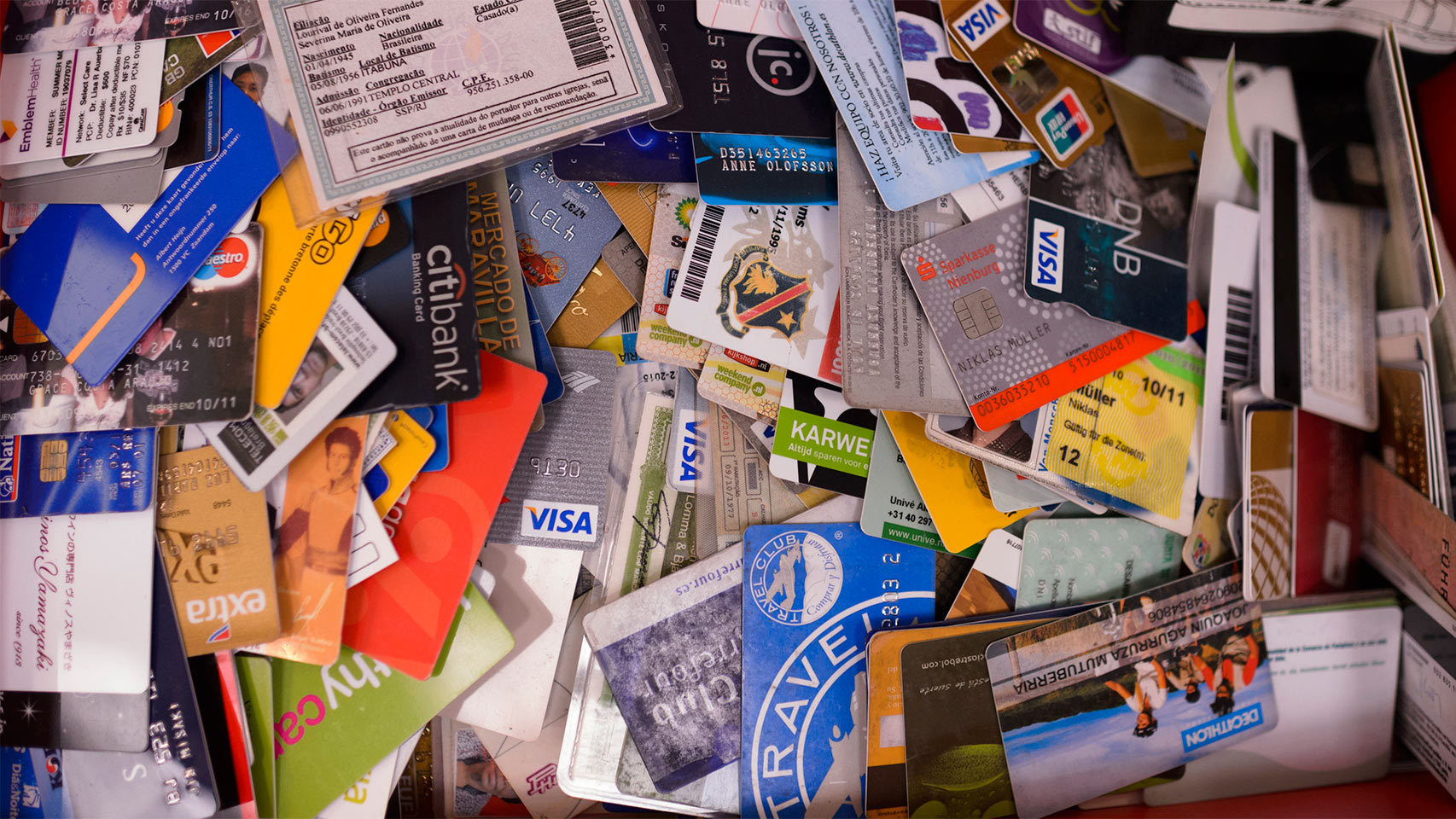 Tarjetas y documentación disponibles en la Oficina.