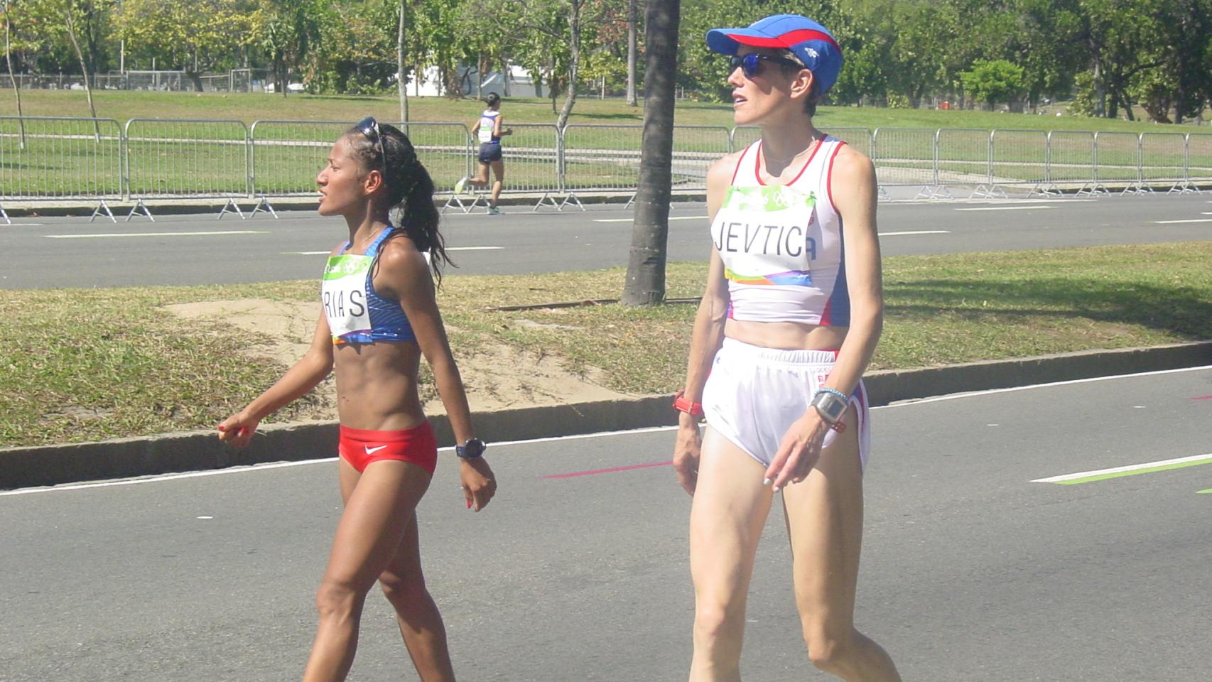 Arias y Jevtic, perdidas en la maratón de Río de Janeiro.