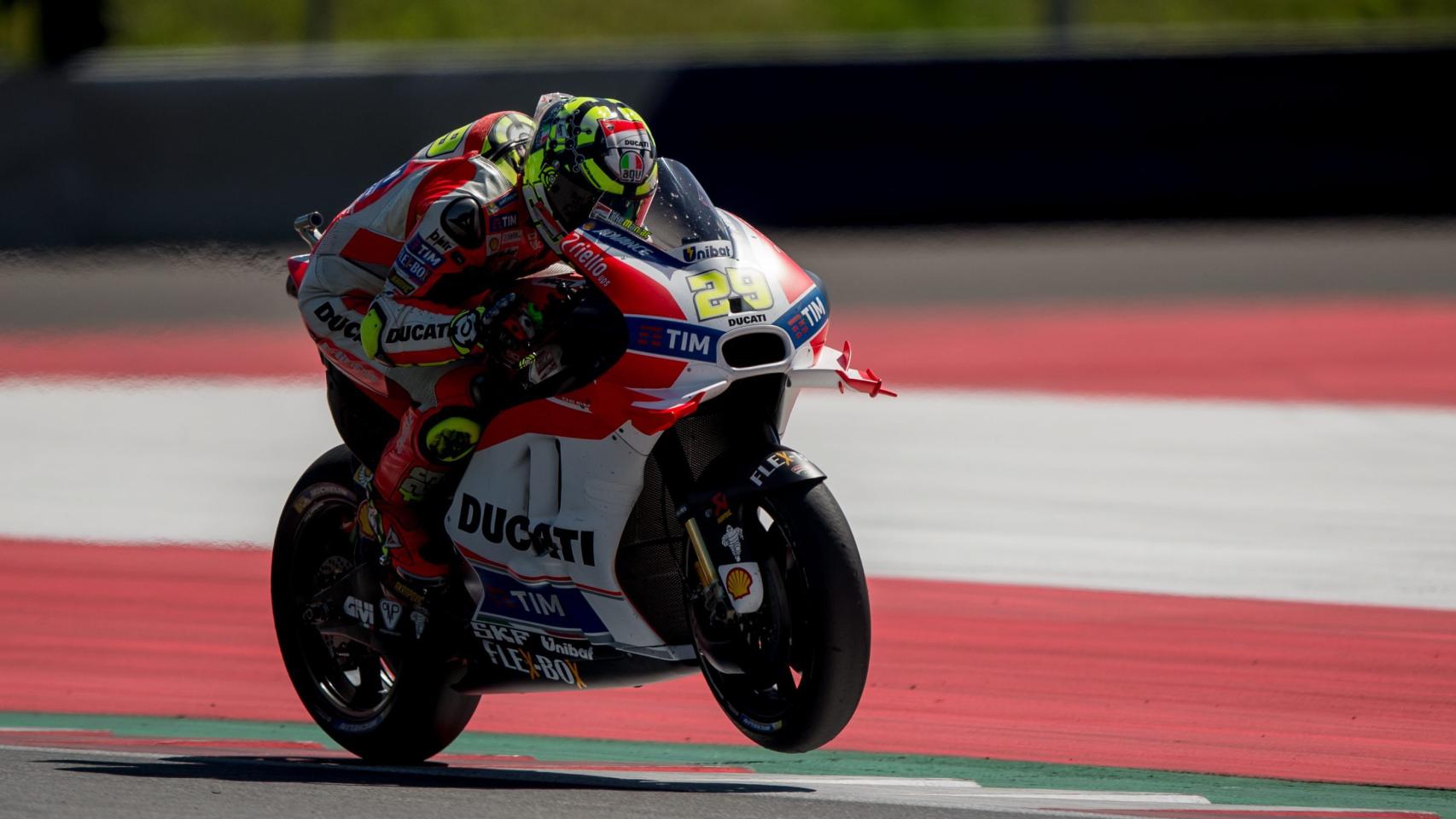 Andrea Iannone durante el Gran Premio de Austria.