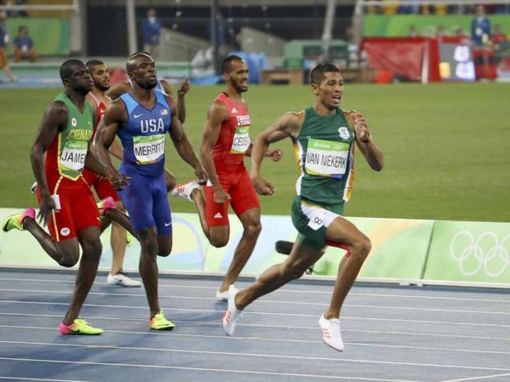 Van Niekerk voló en los 400 metros.