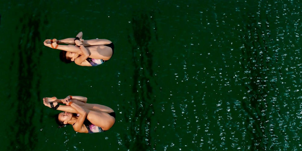 salto_natacion_piscina_verde