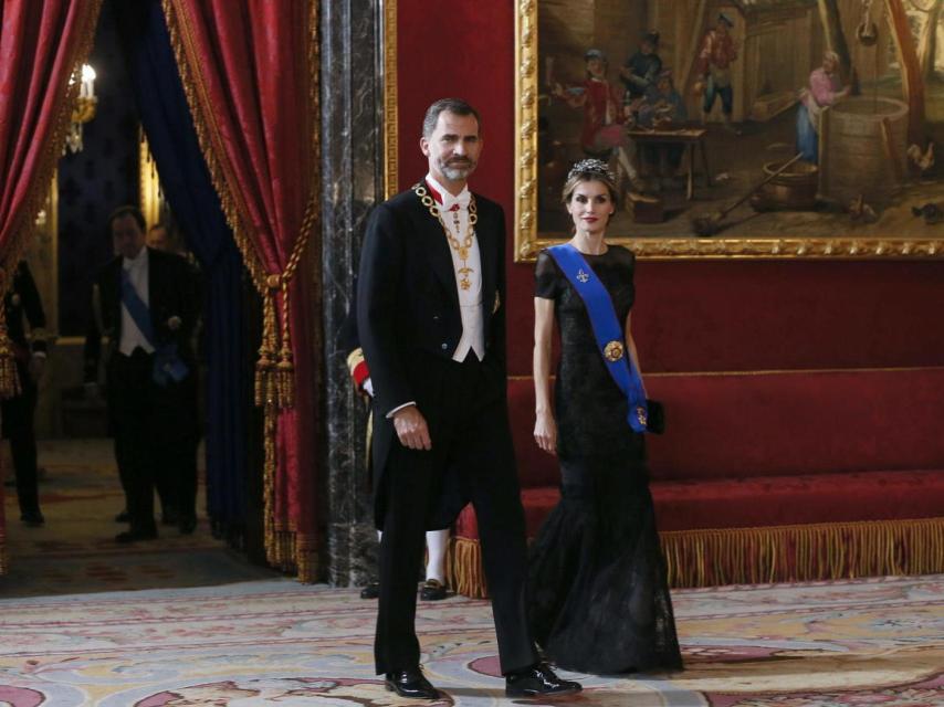 Doña Letizia, con el vestido de Carolina Herrera.