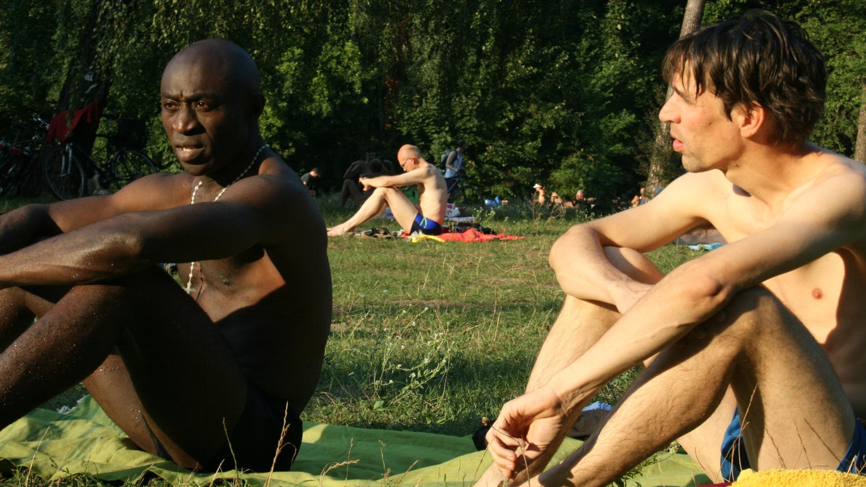 Paul y Jakob Preuss buscan la nacionalidad alemana para el refugiado.