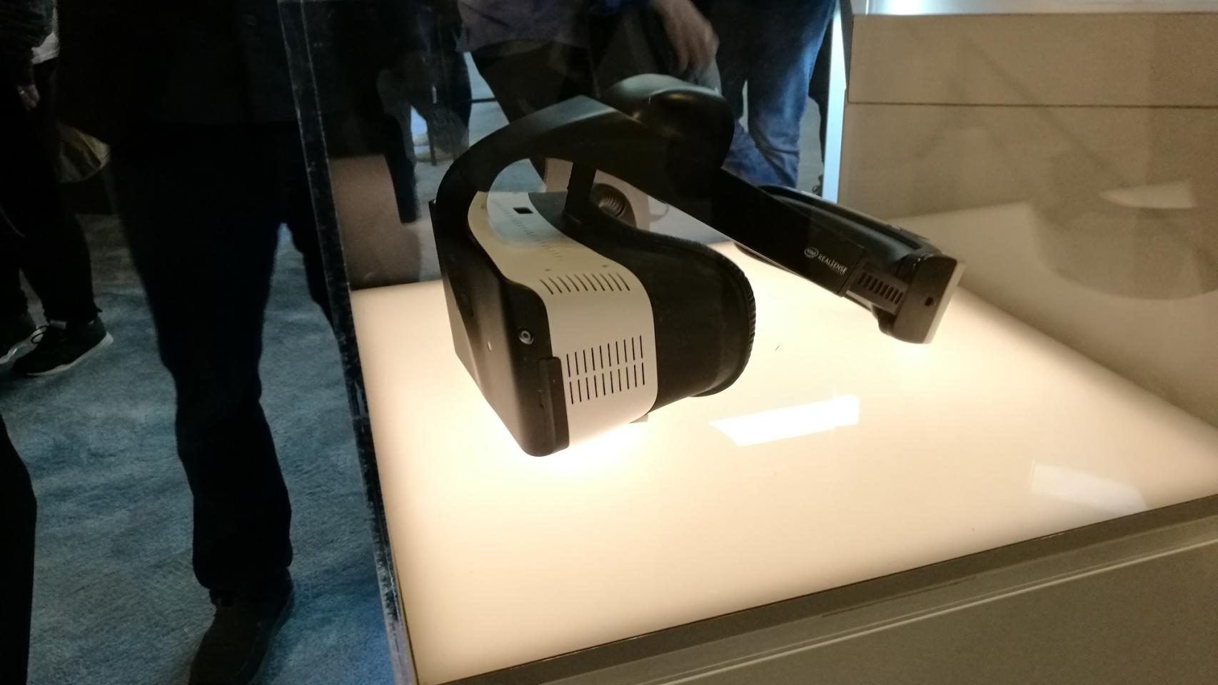 Project Alloy no necesita ni cables ni controladores.