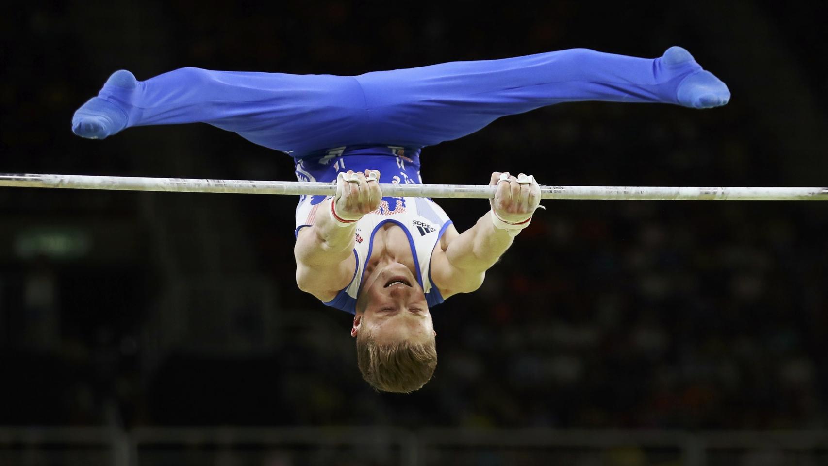 El británico Nile Wilson en la final de barra. / Reuters