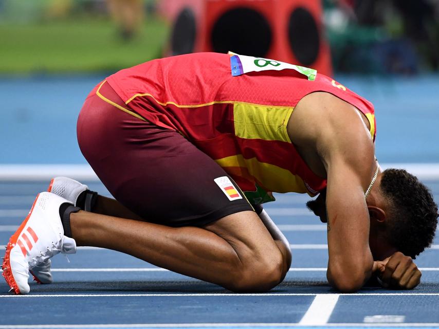 Orlando Ortega llora tras ser plata en la final de 110 metros vallas.