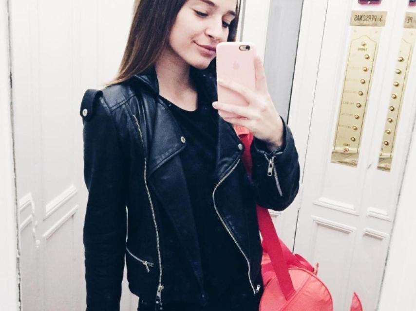 Laura Escanes haciéndose un selfie, ¿para Tinder?