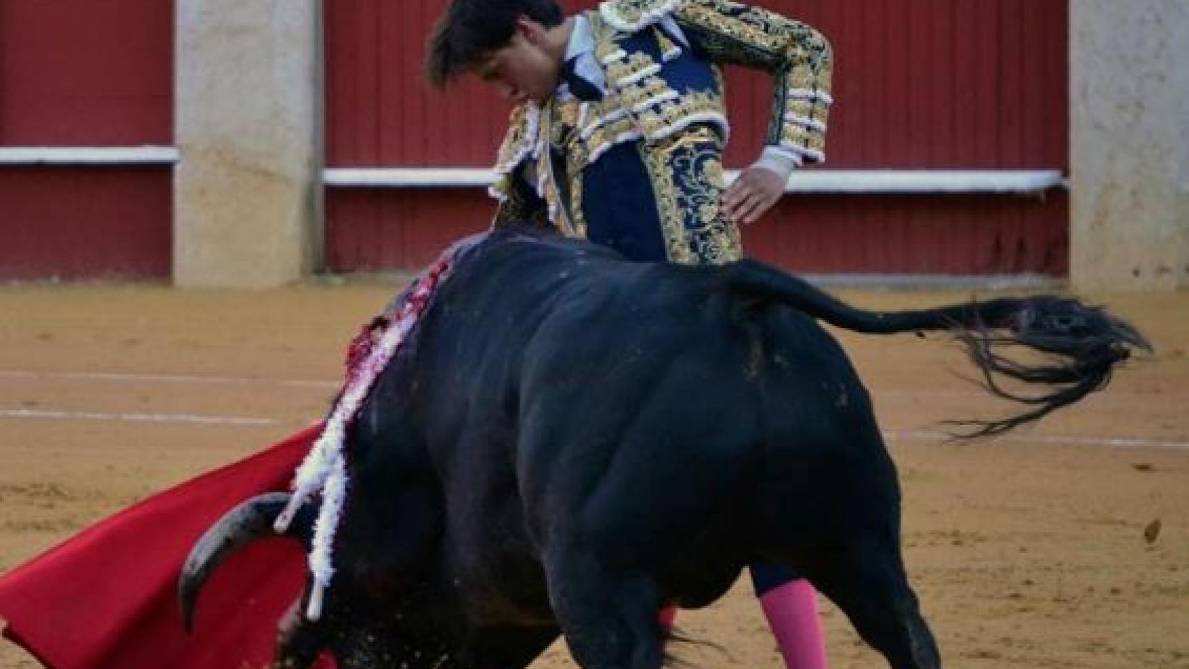 Roca Rey durante el quinto festejo de la feria.