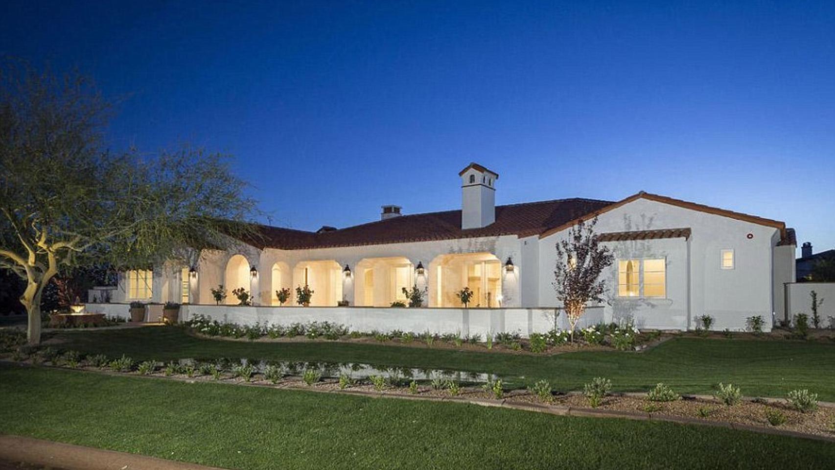 Fachada de la nueva mansión del nadador.