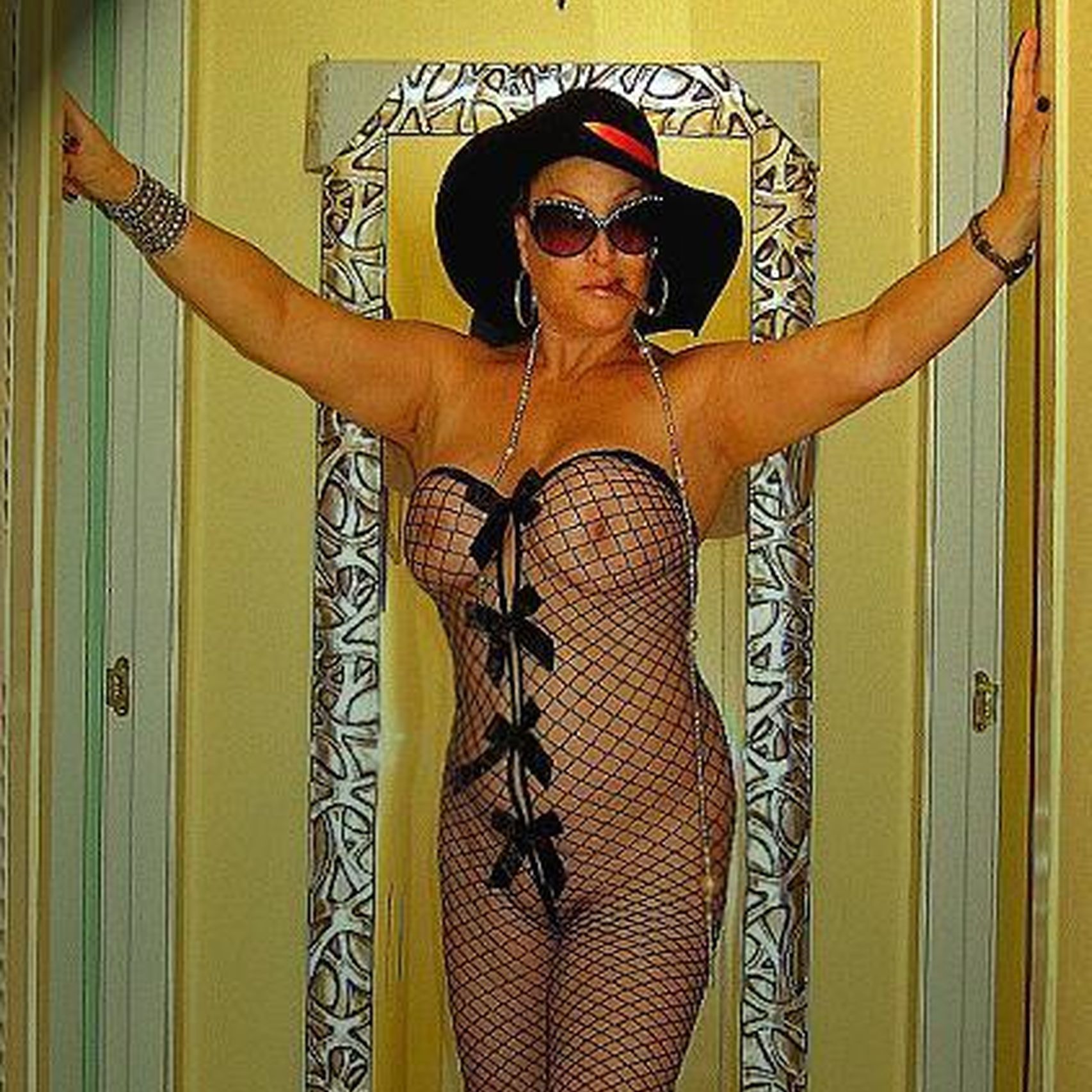 Aramís Fuster como dómina de lujo