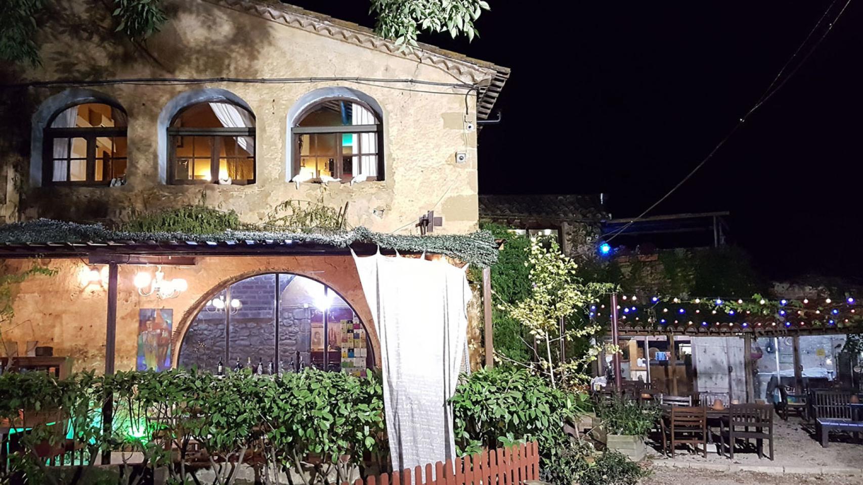 En esta masía la prioridad son tus acompañantes de cuatro patas.