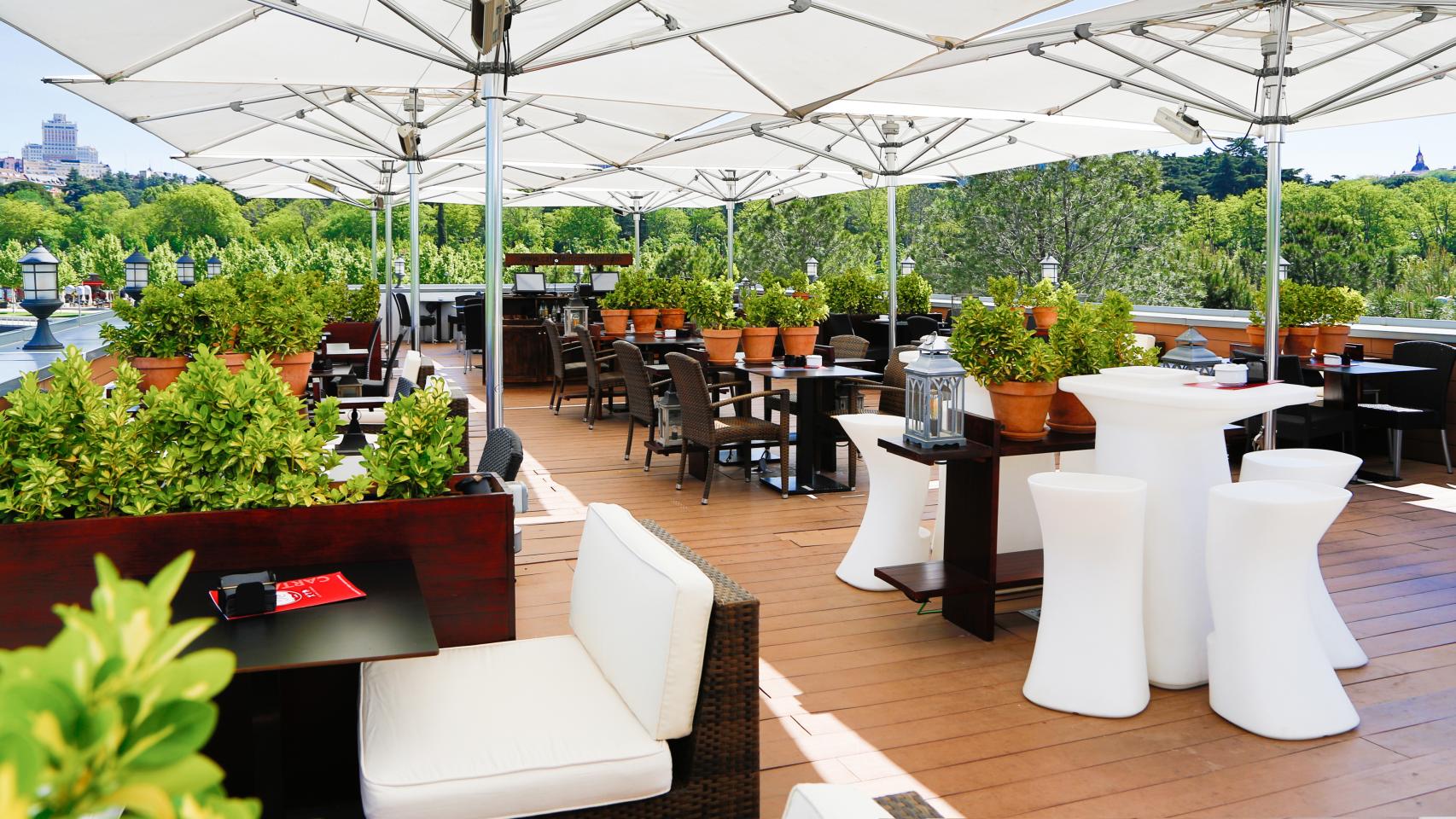 Contempla una vista de postal desde la altura de esta terraza.