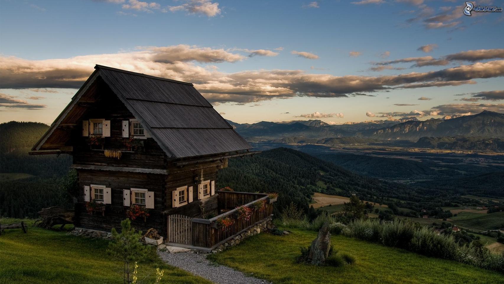 Pequeña cabaña en la montaña para disfrutar de la naturaleza.