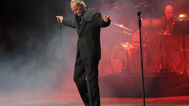 Bertín Osborne durante un concierto