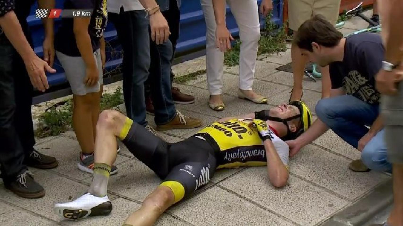 Kruijswijk tendido en el suelo después de la caída.