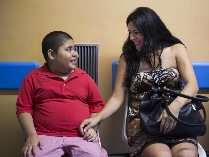 Rubén es escritor de relatos cortos en Sevilla.