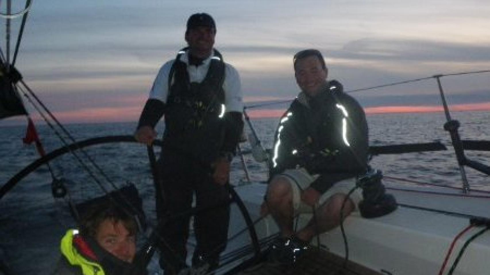 Dominic Chapell, al timón de un barco.