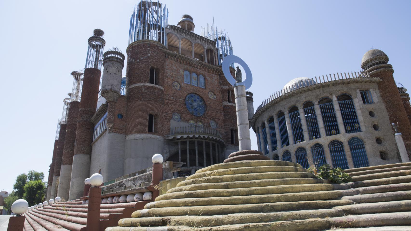 La construcción, situada en Mejorada del Campo, mide 50 metros de largo por 20 de ancho y 35 metros de alto.
