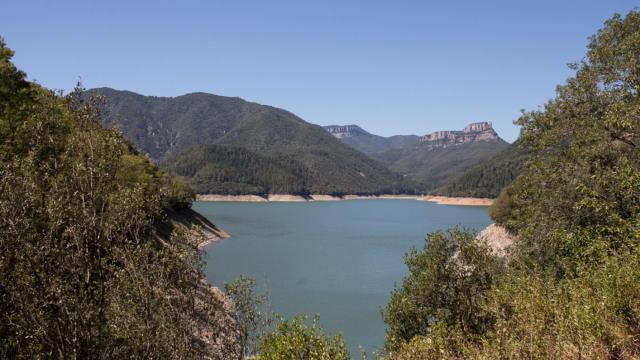 El pantano se inauguró en 1968 y dividió el pueblo en tres núcleos de casas