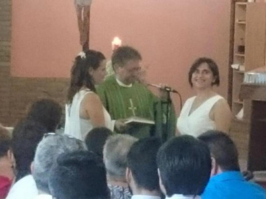 José García bendice el matrimonio entre dos mujeres.
