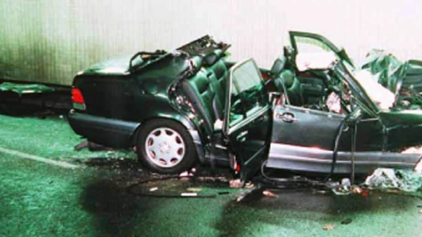El coche en el que viajaban Lady Di y Dodi quedó destrozado