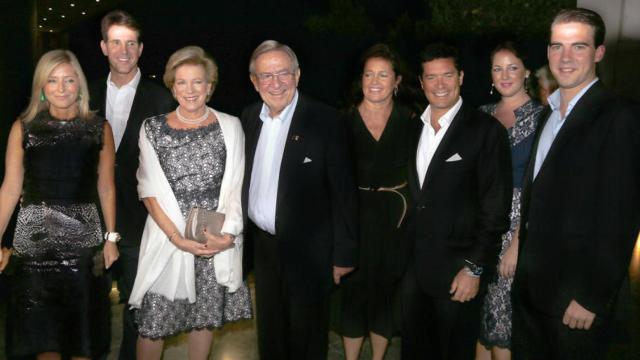 El matrimonio con algunos de sus hijos.