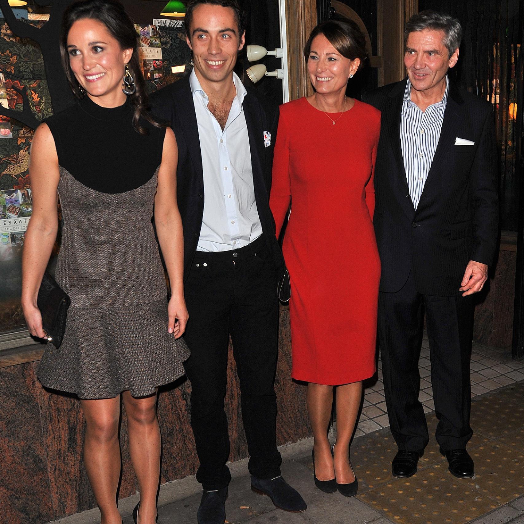 Carole y Michael Middleton con sus hijos James y Pippa